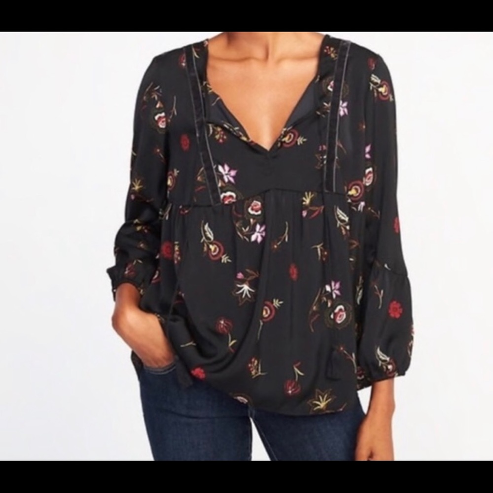 Old Navy Black Boho Floral Tassel Top